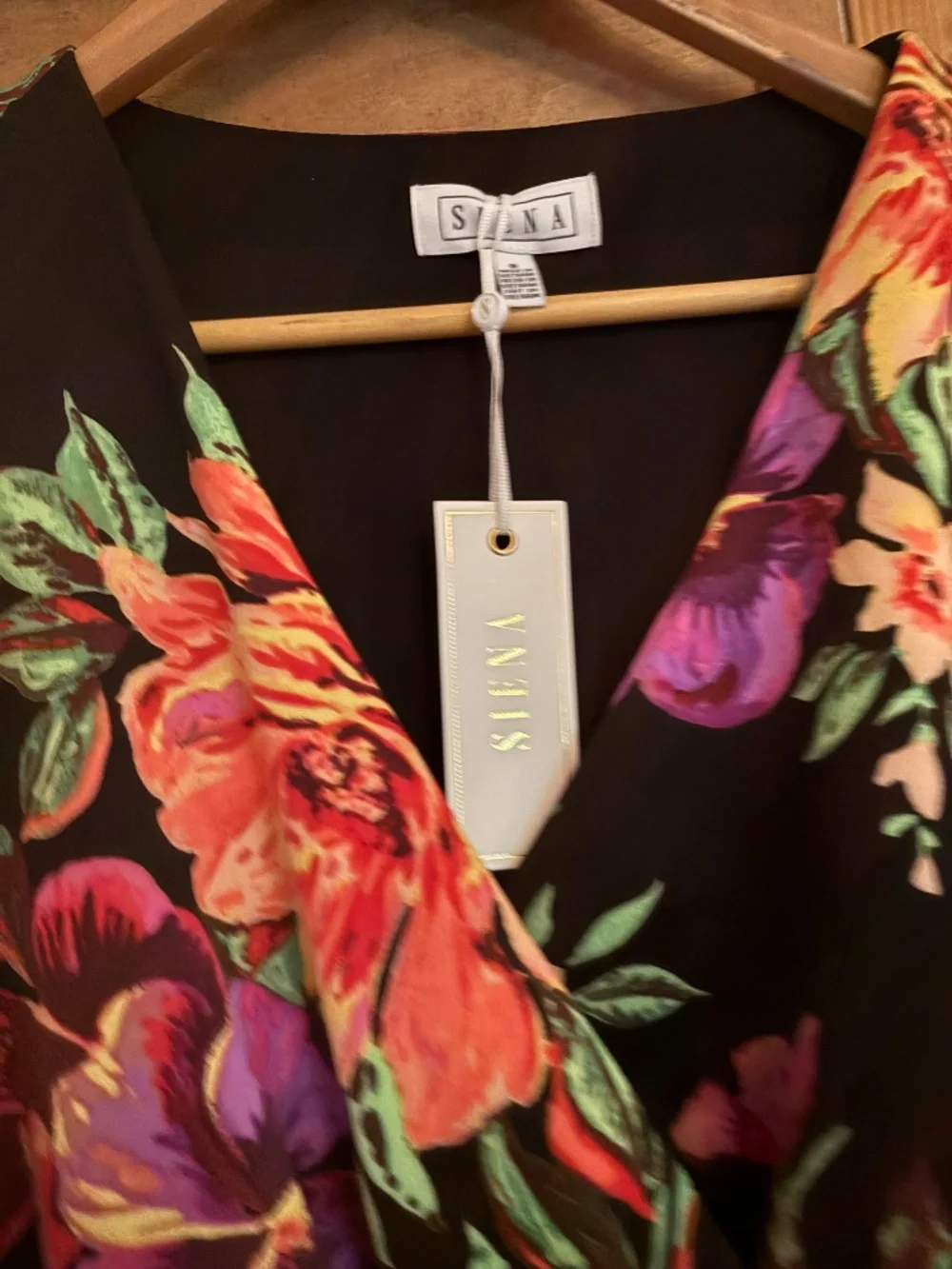 Siena NWT Floral Surplice V Neck Long Sleeve Dress Size 8